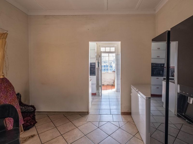 INVESTMENT GEM WITH 2 COTTAGES – SPACE, VALUE & POTENTIAL! - Photo 5