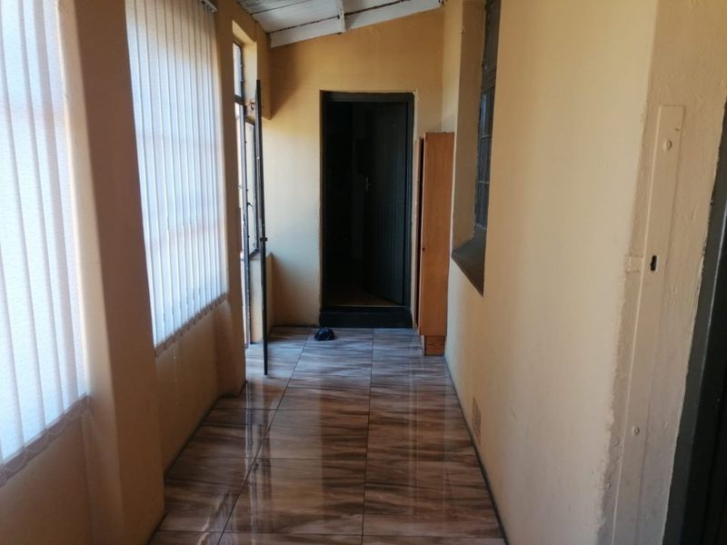 SPACIOUS FAMILY HOME WITH COTTAGES & EXCELLENT ENTERTAINMENT FEATURES! - Photo 3