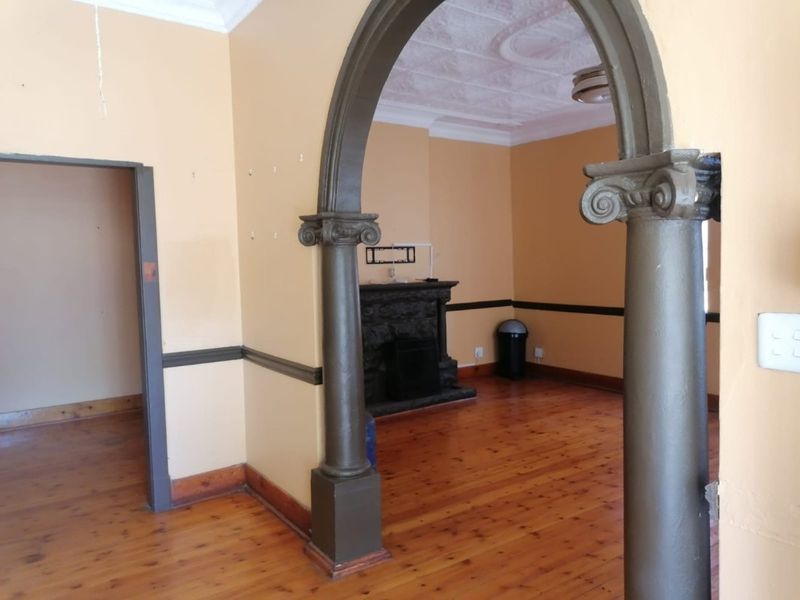 SPACIOUS FAMILY HOME WITH COTTAGES & EXCELLENT ENTERTAINMENT FEATURES! - Photo 5
