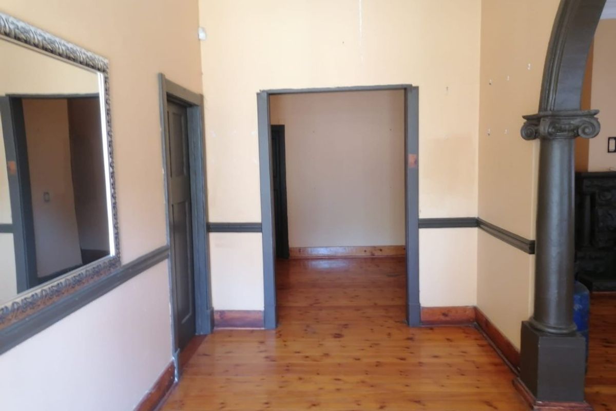 SPACIOUS FAMILY HOME WITH COTTAGES & EXCELLENT ENTERTAINMENT FEATURES! - Photo 4