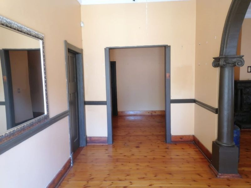 SPACIOUS FAMILY HOME WITH COTTAGES & EXCELLENT ENTERTAINMENT FEATURES! - Photo 4