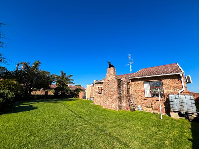 Spacious 3 Bedroom Family Home with Great Entertainment Features - Photo 5