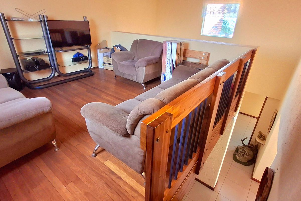 Neat and Well-Maintained Family Home with 3 Bedrooms and 2 Bathrooms - Photo 5