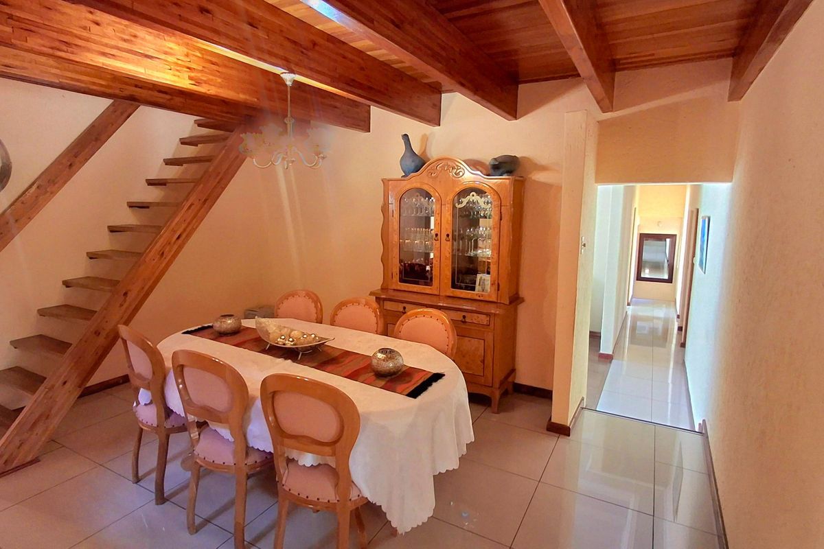 Neat and Well-Maintained Family Home with 3 Bedrooms and 2 Bathrooms - Photo 4