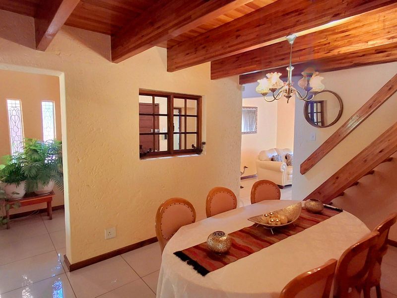 Neat and Well-Maintained Family Home with 3 Bedrooms and 2 Bathrooms - Photo 9