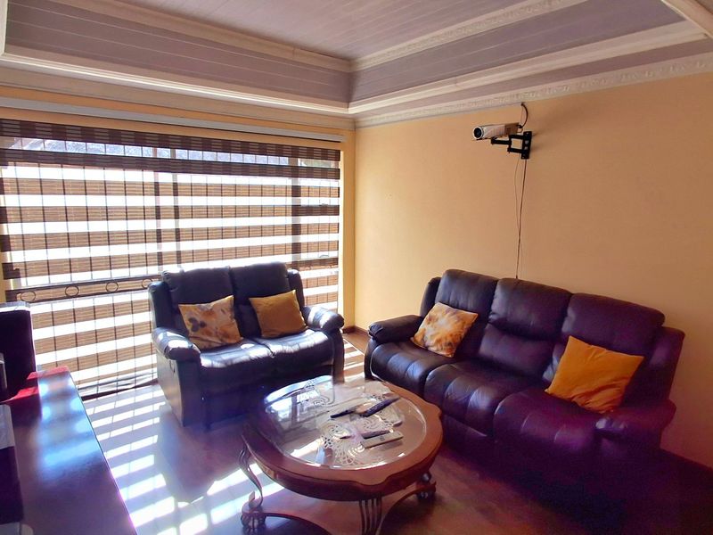 Neat and Well-Maintained Family Home with 3 Bedrooms and 2 Bathrooms - Photo 7
