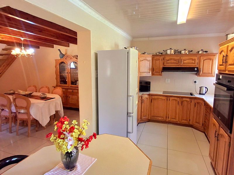 Neat and Well-Maintained Family Home with 3 Bedrooms and 2 Bathrooms - Photo 10