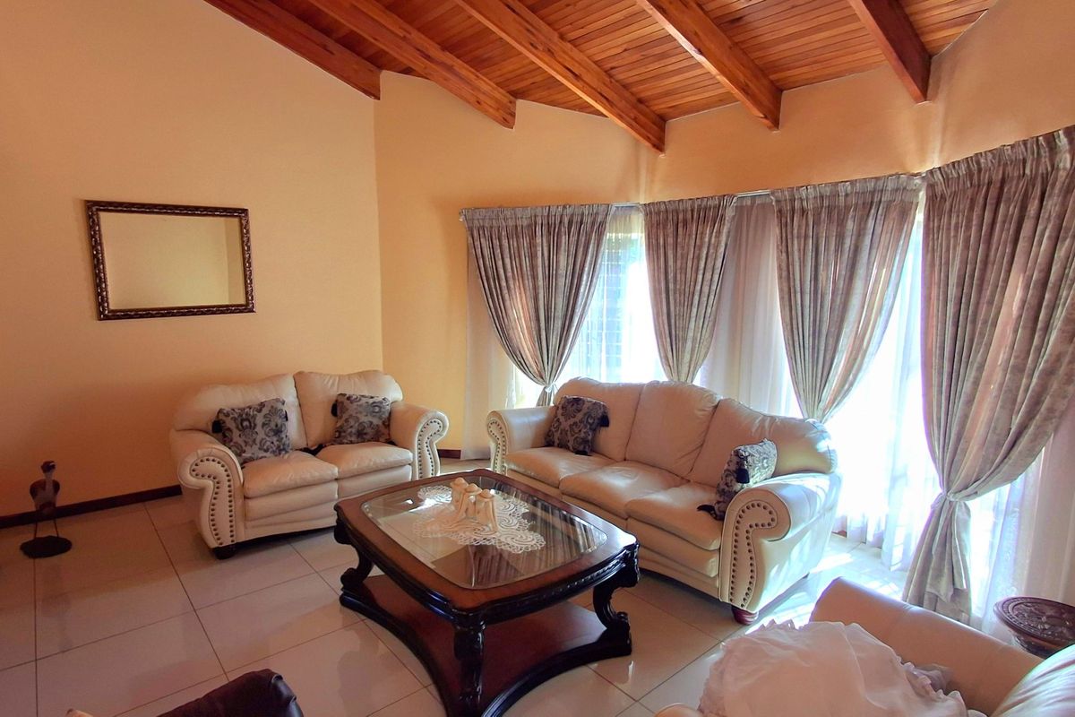 Neat and Well-Maintained Family Home with 3 Bedrooms and 2 Bathrooms - Photo 3