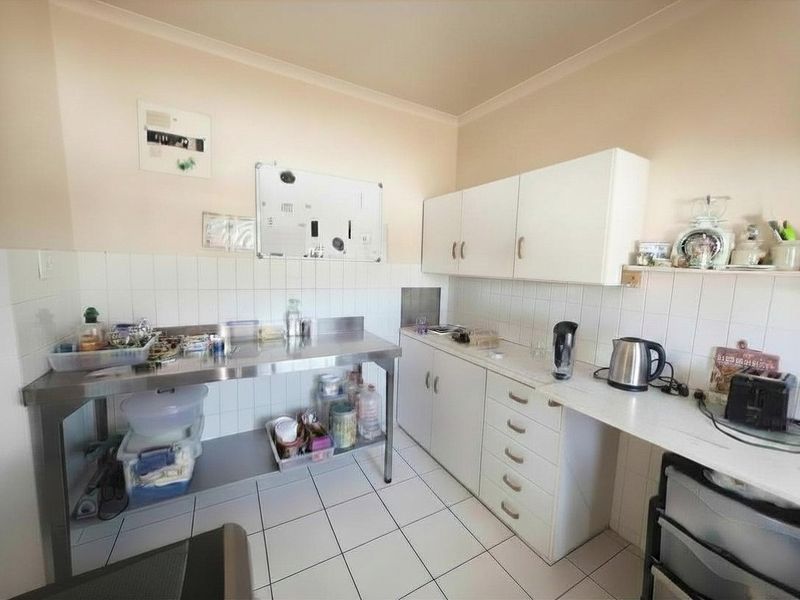 Sole & Exclusive Mandate · Sun-Drenched Living at Erebus Complex - Photo 2