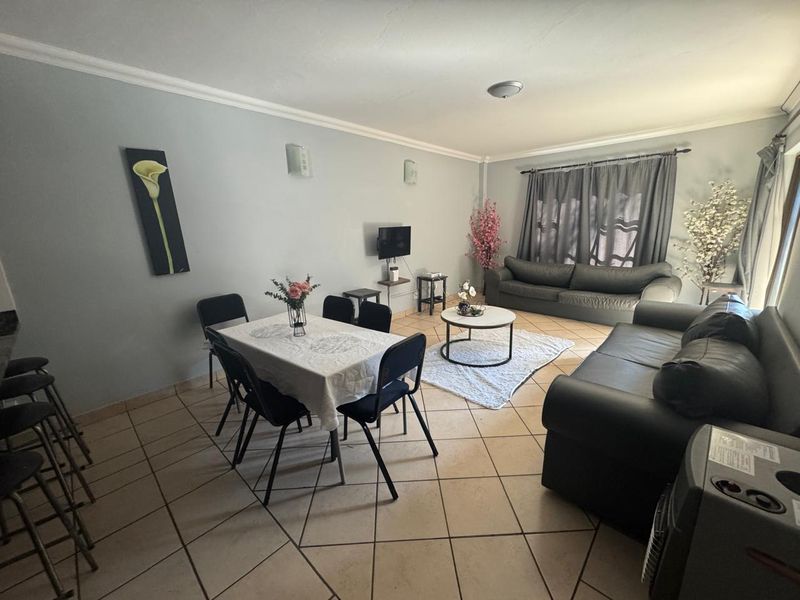 Spacious 3-Bedroom Rental with Private Garden - Photo 1