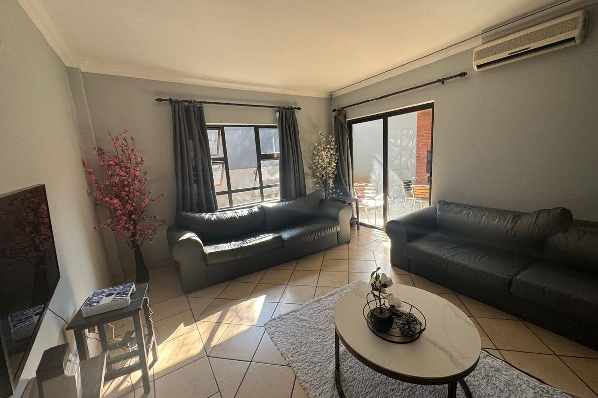 Spacious 3-Bedroom Rental with Private Garden - Photo 4