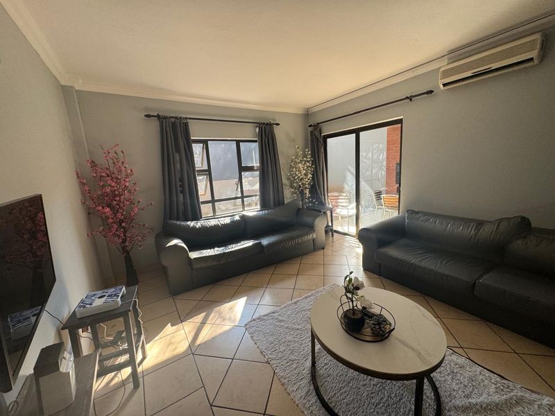 Spacious 3-Bedroom Rental with Private Garden - Photo 4