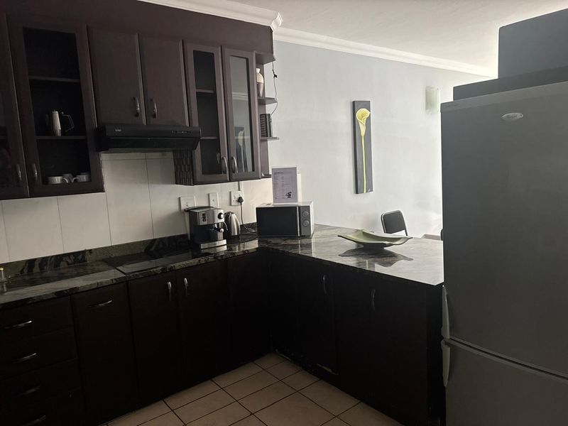 Spacious 3-Bedroom Rental with Private Garden - Photo 9