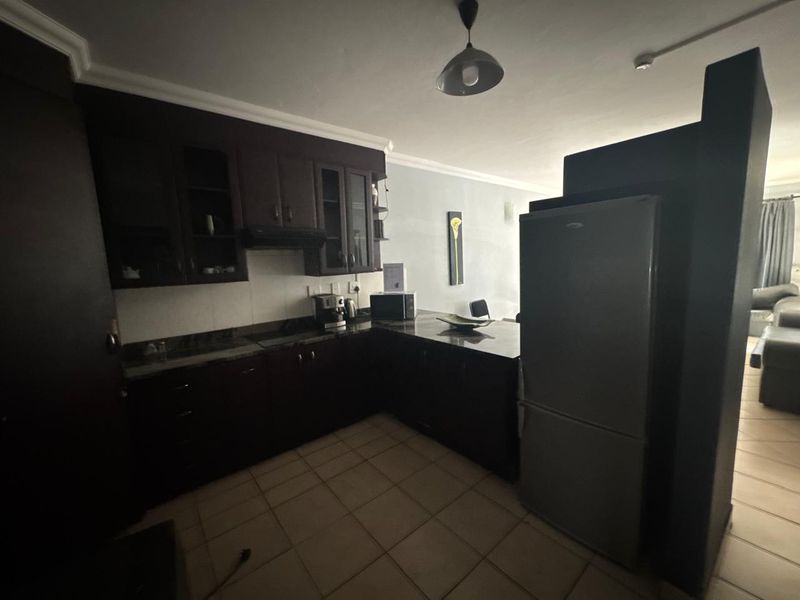 Spacious 3-Bedroom Rental with Private Garden - Photo 7
