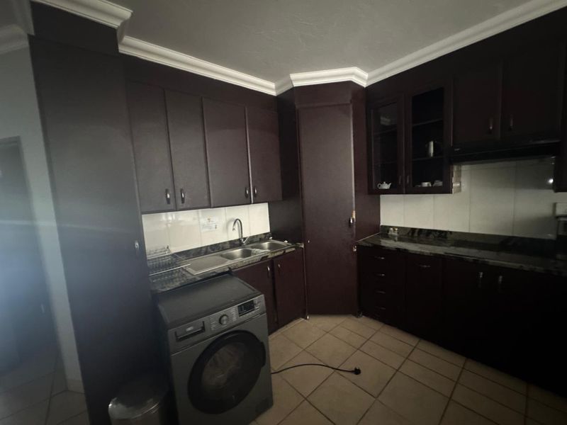 Spacious 3-Bedroom Rental with Private Garden - Photo 6