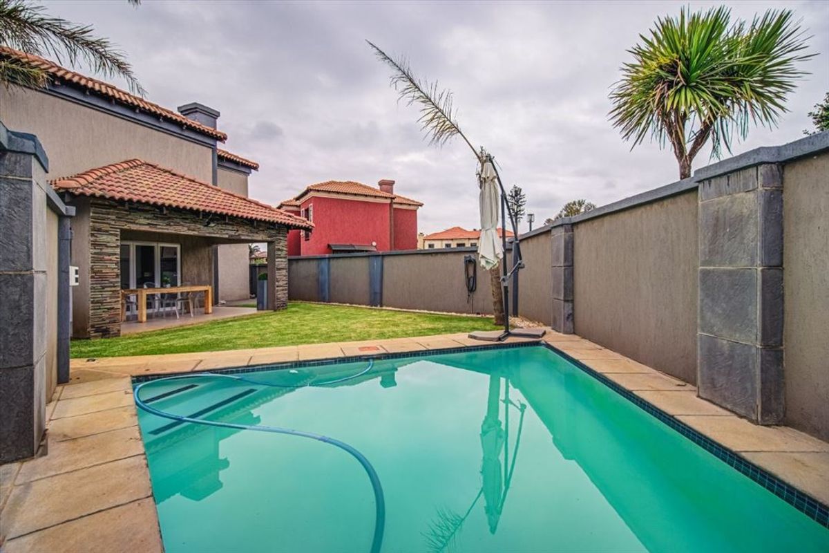 Spacious Family Home with Granny Flat and Pool - Photo 3