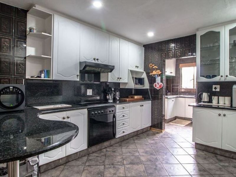Spacious Family Home with Granny Flat and Pool - Photo 1