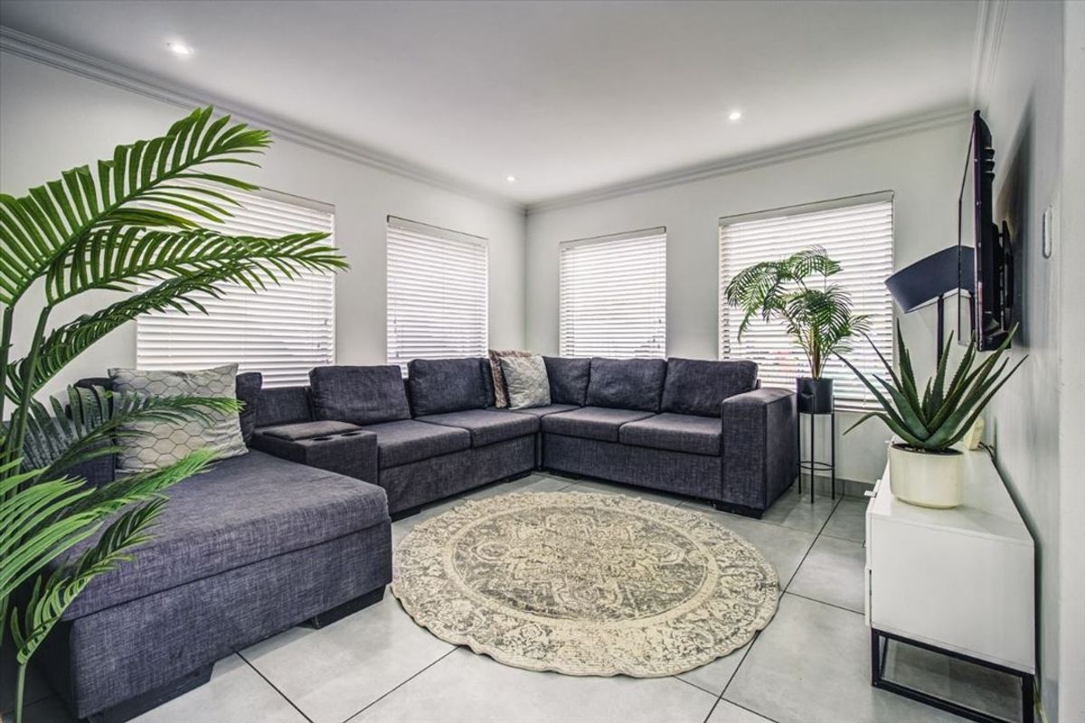 Spacious Family Home with Granny Flat and Pool - Photo 2