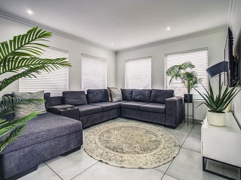 Spacious Family Home with Granny Flat and Pool - Photo 2