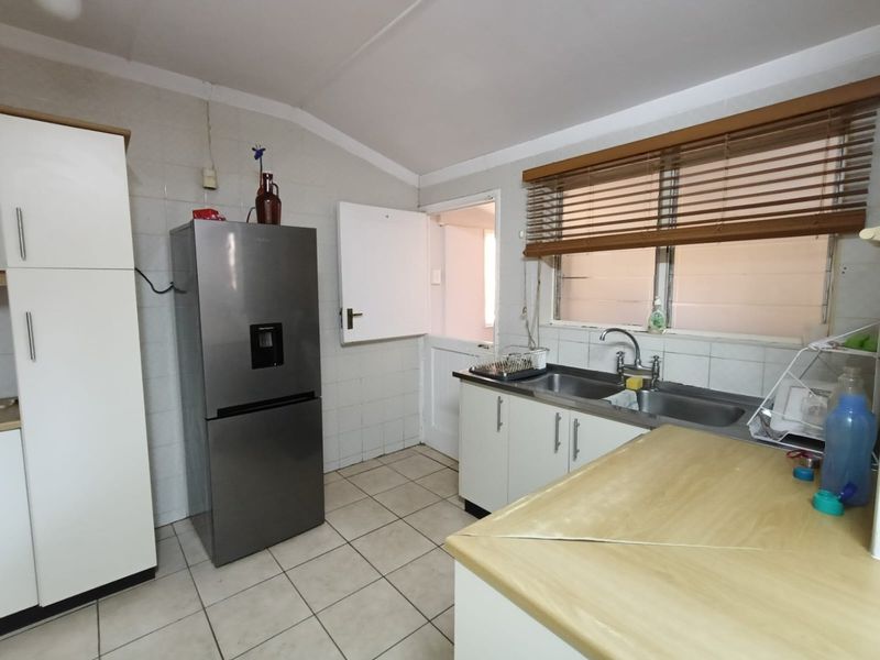 To Let in La Lucia, 3 bedroom pet friendly house with pool. - Photo 10