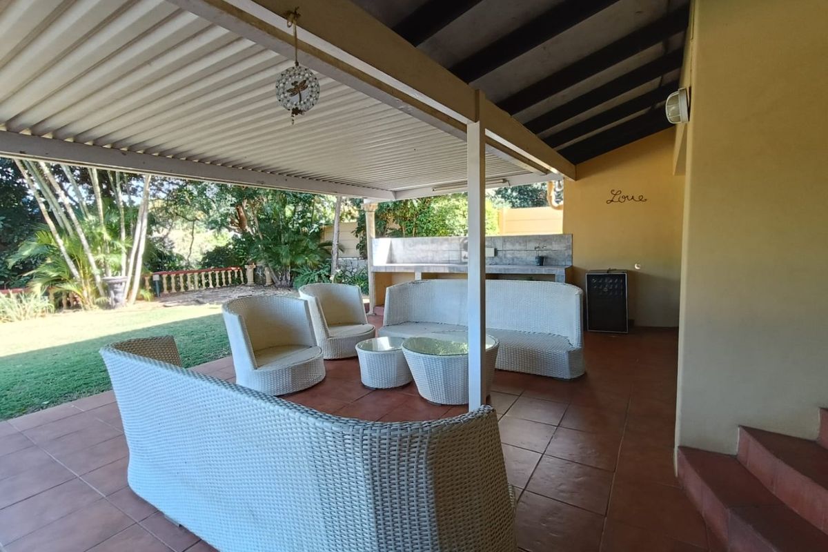 To Let in La Lucia, 3 bedroom pet friendly house with pool. - Photo 3