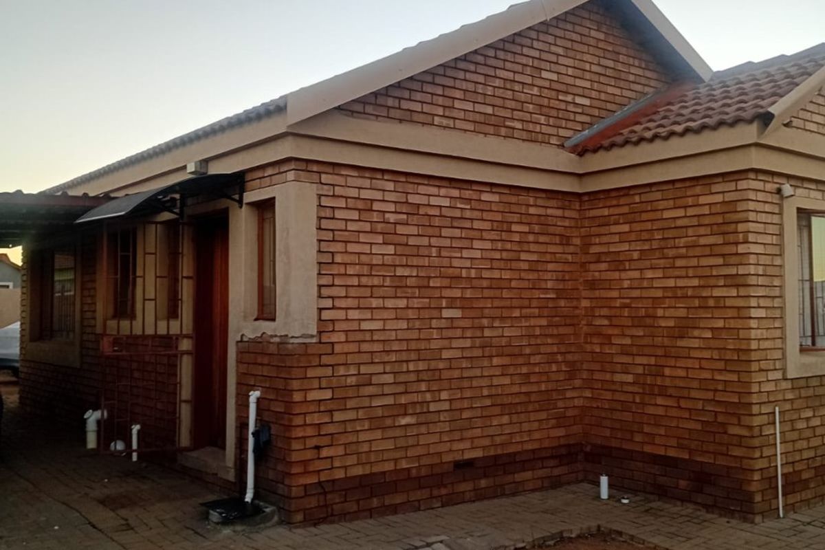 Charming 3 bed family home in Rethabile Gardens - Photo 4