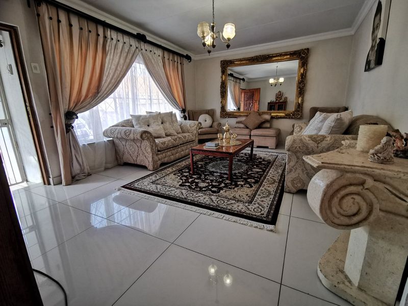 Elegant and spacious family home to let in Erasmia - Photo 3