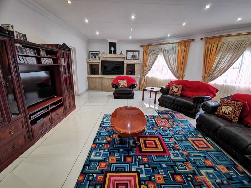 Elegant and spacious family home to let in Erasmia - Photo 6