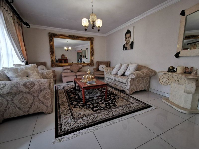 Elegant and spacious family home to let in Erasmia - Photo 4