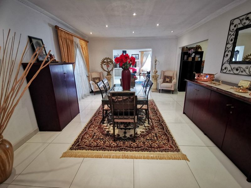 Elegant and spacious family home to let in Erasmia - Photo 8