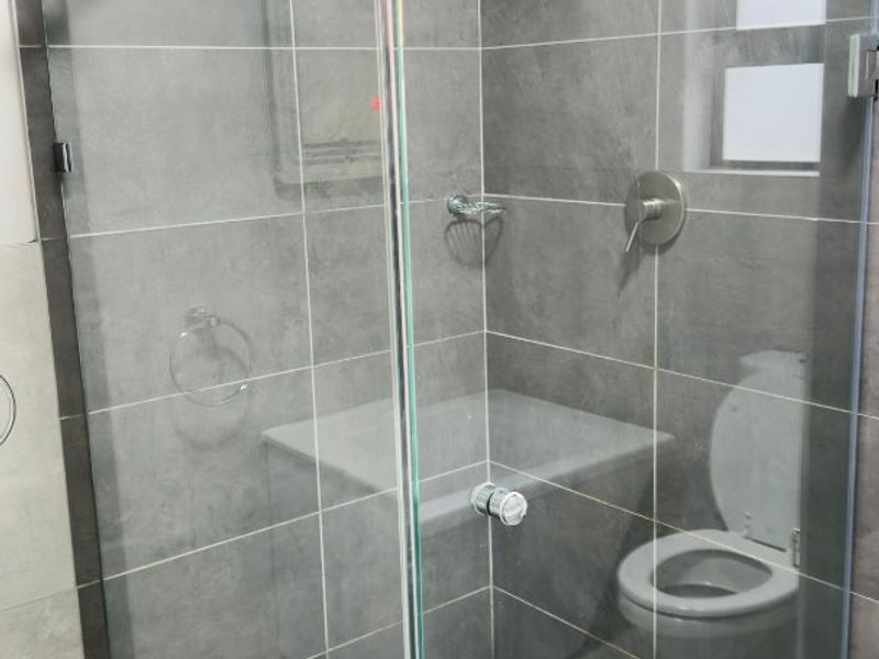 3 bedroom Apartment in waterfall Manor  - Photo 8