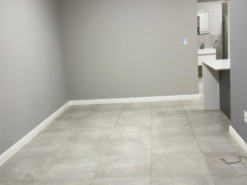 3 bedroom Apartment in waterfall Manor  - Photo 5