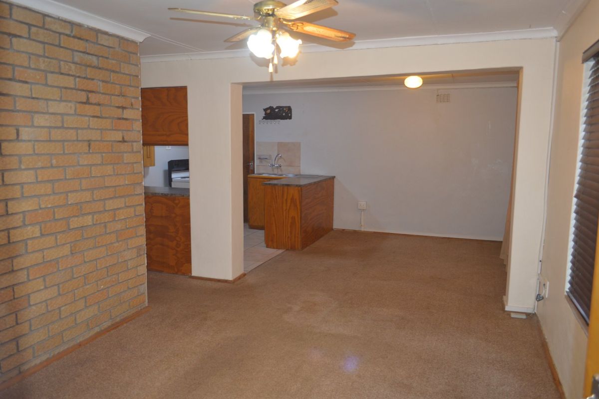 SPACIOUS 2-BEDROOM RENTAL WITH PRIVATE ENTRANCE – WATER AND ELECTRICITY INCLUDED - Photo 3