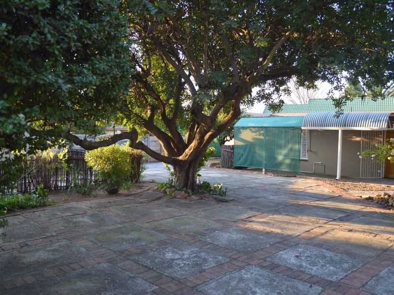 SPACIOUS 2-BEDROOM RENTAL WITH PRIVATE ENTRANCE – WATER AND ELECTRICITY INCLUDED - Photo 2