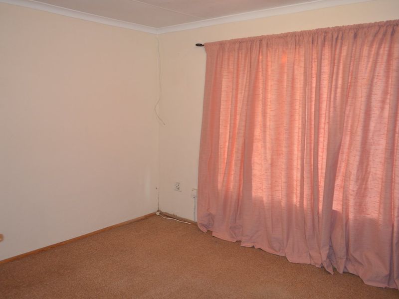 SPACIOUS 2-BEDROOM RENTAL WITH PRIVATE ENTRANCE – WATER AND ELECTRICITY INCLUDED - Photo 9