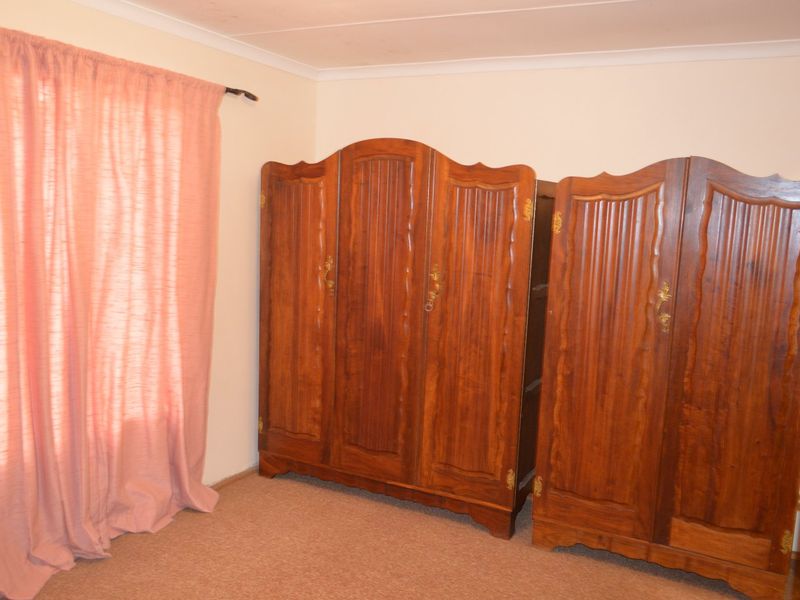 SPACIOUS 2-BEDROOM RENTAL WITH PRIVATE ENTRANCE – WATER AND ELECTRICITY INCLUDED - Photo 10