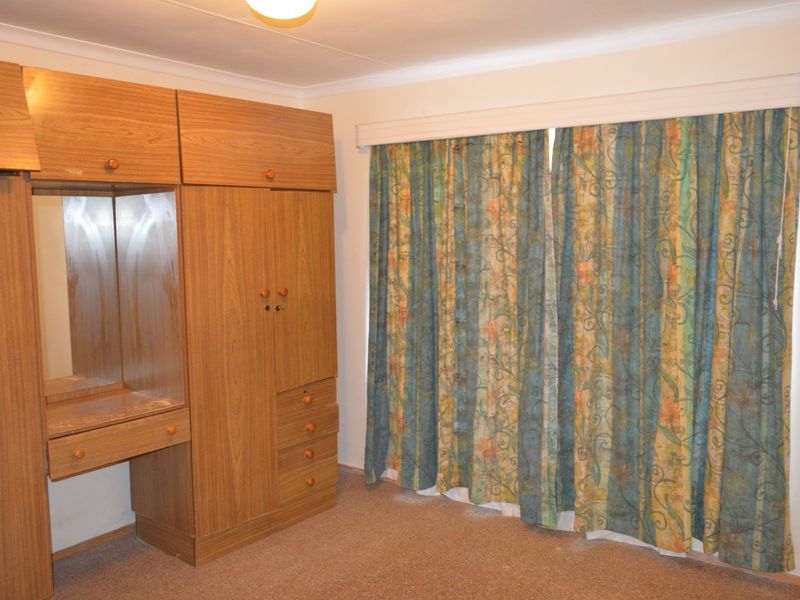 SPACIOUS 2-BEDROOM RENTAL WITH PRIVATE ENTRANCE – WATER AND ELECTRICITY INCLUDED - Photo 8