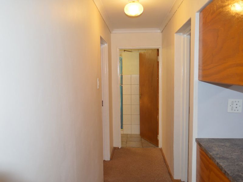 SPACIOUS 2-BEDROOM RENTAL WITH PRIVATE ENTRANCE – WATER AND ELECTRICITY INCLUDED - Photo 7