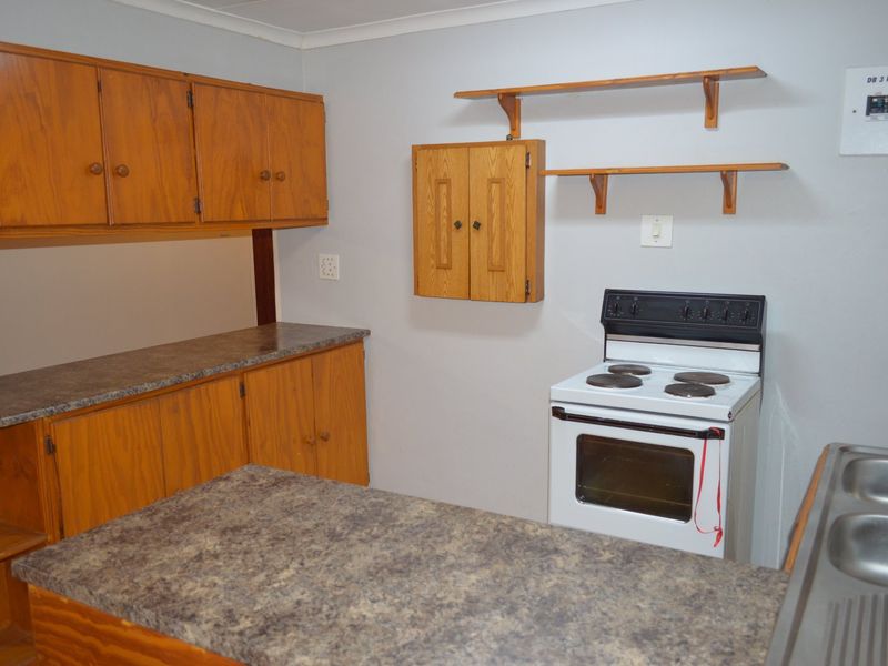 SPACIOUS 2-BEDROOM RENTAL WITH PRIVATE ENTRANCE – WATER AND ELECTRICITY INCLUDED - Photo 6