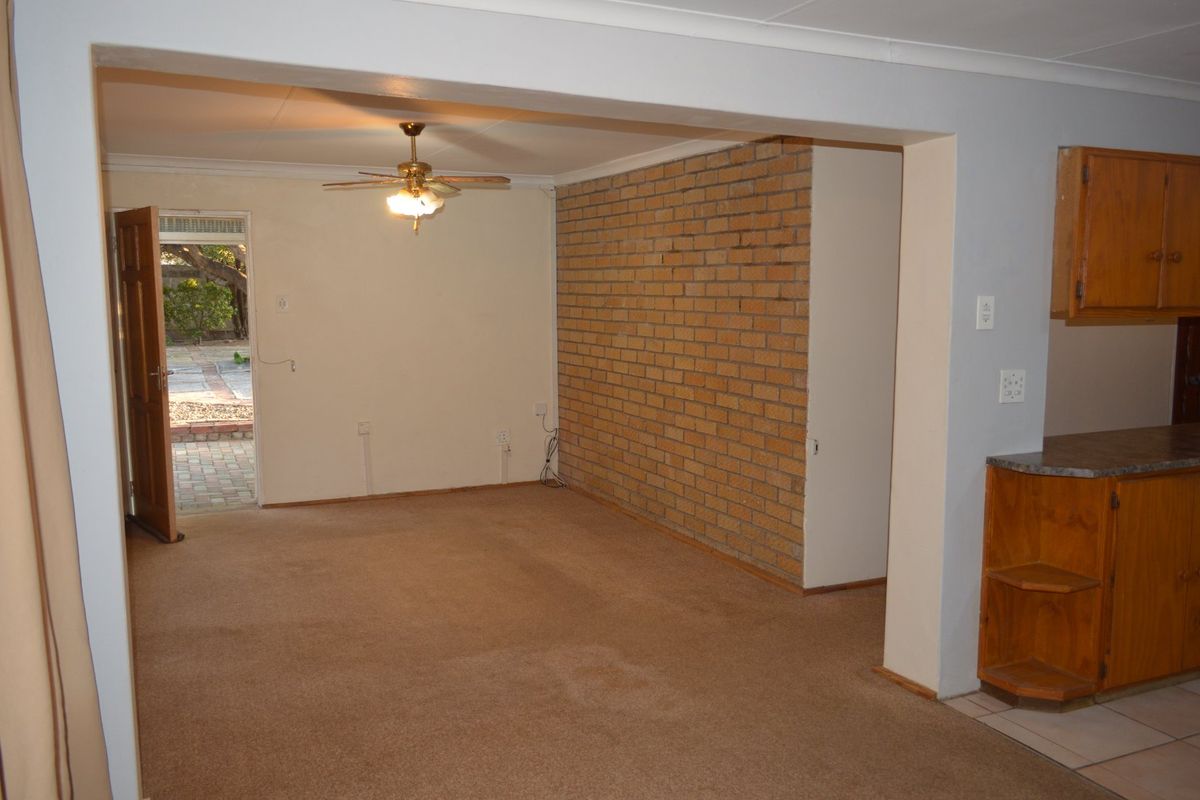 SPACIOUS 2-BEDROOM RENTAL WITH PRIVATE ENTRANCE – WATER AND ELECTRICITY INCLUDED - Photo 5