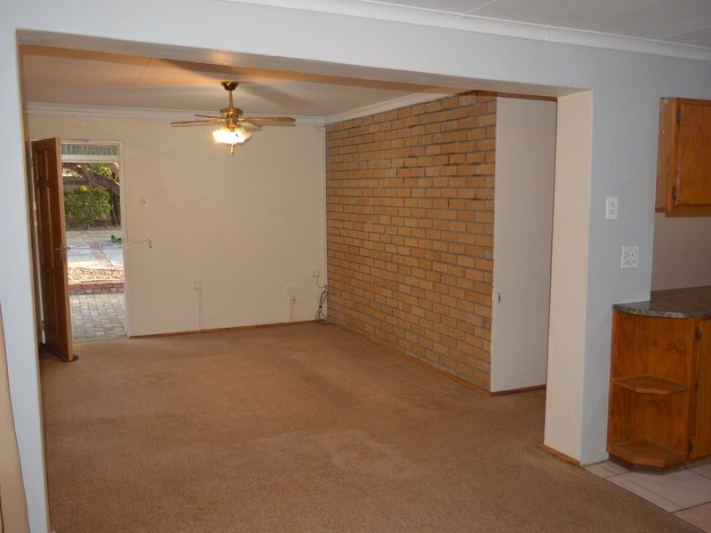 SPACIOUS 2-BEDROOM RENTAL WITH PRIVATE ENTRANCE – WATER AND ELECTRICITY INCLUDED - Photo 5