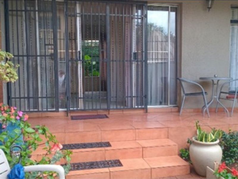 Cottage To Let - Photo 2
