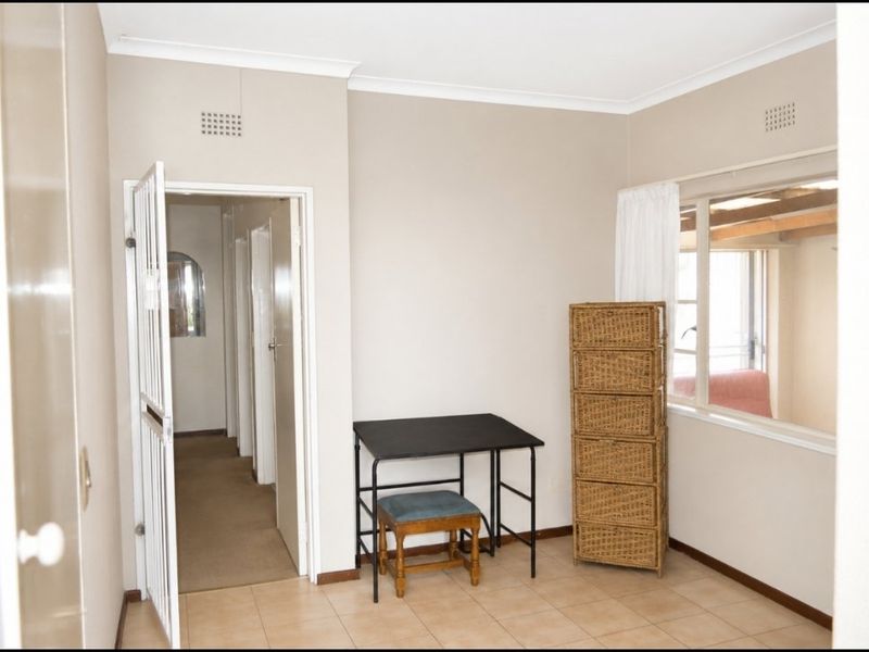 SOLE AND EXCLUSIVE MANDATE ...MODERN FAMILY LIVING WITH A STYLISH KITCHEN AND ENTERTAINMENT LAPA IN EXT 4, STILFONTEIN - Photo 4