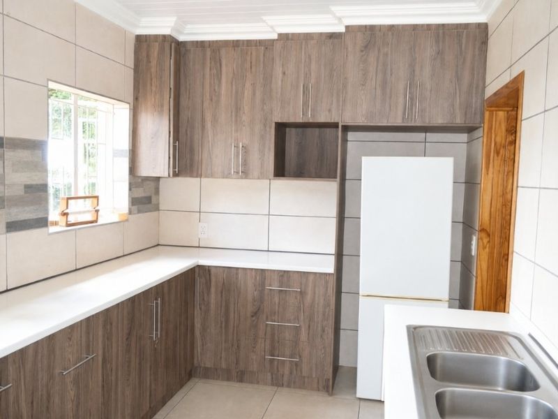 SOLE AND EXCLUSIVE MANDATE ...MODERN FAMILY LIVING WITH A STYLISH KITCHEN AND ENTERTAINMENT LAPA IN EXT 4, STILFONTEIN - Photo 1