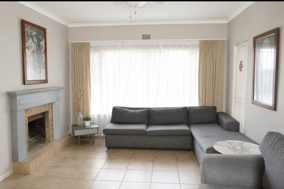 SOLE AND EXCLUSIVE MANDATE ...MODERN FAMILY LIVING WITH A STYLISH KITCHEN AND ENTERTAINMENT LAPA IN EXT 4, STILFONTEIN - Photo 3