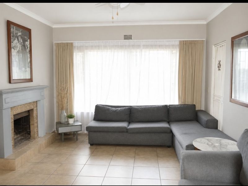 SOLE AND EXCLUSIVE MANDATE ...MODERN FAMILY LIVING WITH A STYLISH KITCHEN AND ENTERTAINMENT LAPA IN EXT 4, STILFONTEIN - Photo 3