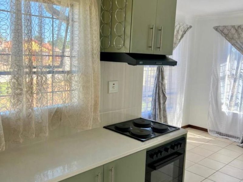 Spacious 3 Bedroom Family Home For Sale with great Expansion Potential - Photo 9