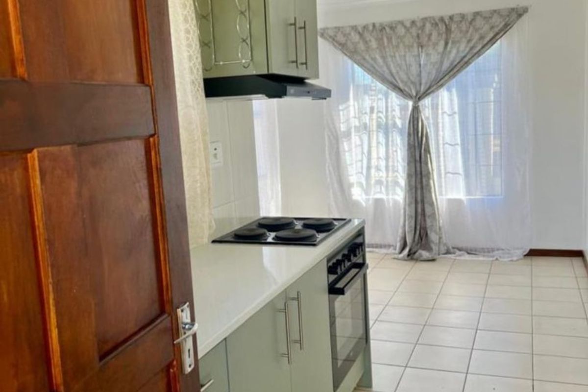 Spacious 3 Bedroom Family Home For Sale with great Expansion Potential - Photo 4