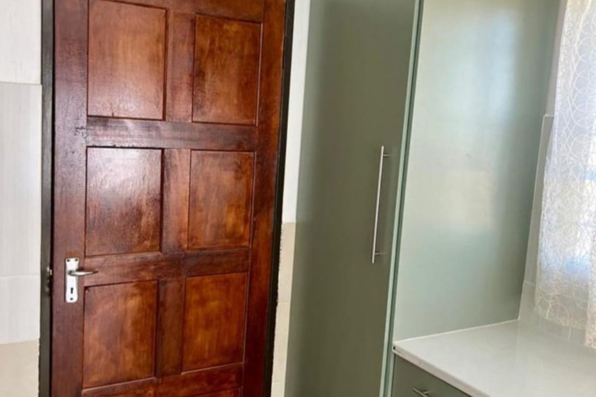 Spacious 3 Bedroom Family Home For Sale with great Expansion Potential - Photo 5