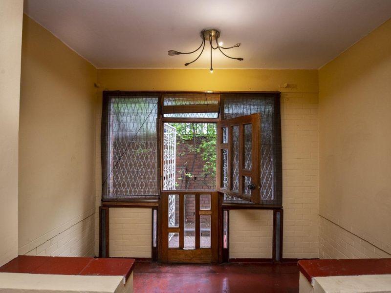 Spacious 1.5 Bedroom Apartment in Jubilee, Opposite Spar  - Photo 10